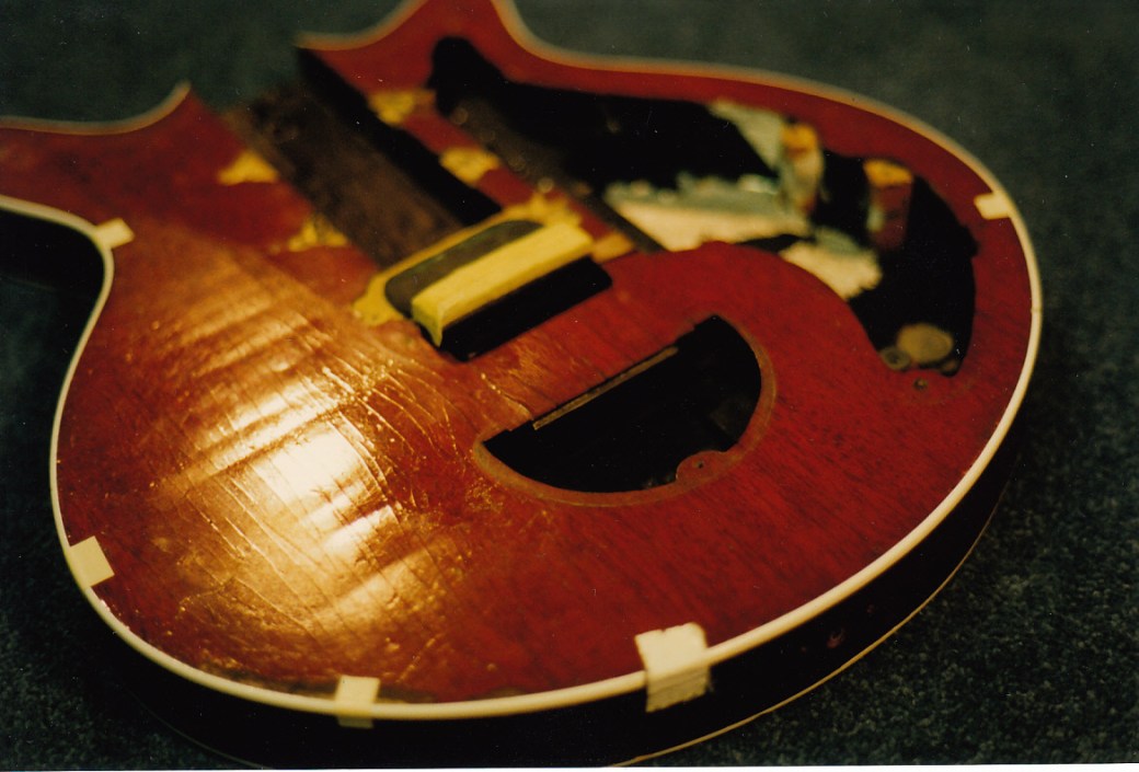 Red Special body Feb 1998, light in this photo shows the undulating and crazed surface of blockboard ply and mahognay veneer